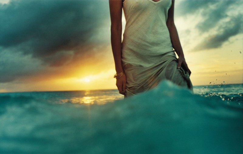 1- "Por la mañana, cuando vayas caminando por la playa ,fíjate en el reflejo del sol en el agua, piensa en lo que más te guste en la vida y siéntete feliz."(Cesare Catà)© Marco Guerra