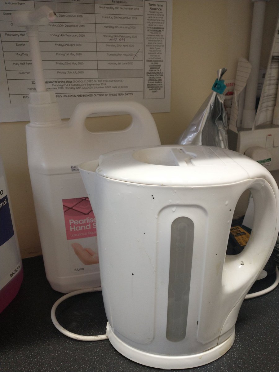 Pocolow's tweet image. Spot today's mistake.....Yes soap drips from the dispenser into the kettle.... Results #Ibiza foam party when I boiled the kettle #teafail