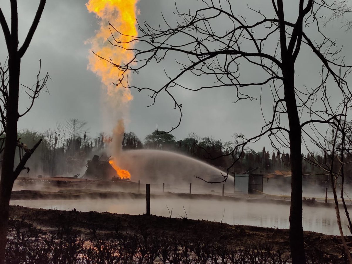 save_oil's tweet image. #OILupdate
The debris removal activity with continuous spraying/jacketing of water in the well plinth/debris is underway since morning today.