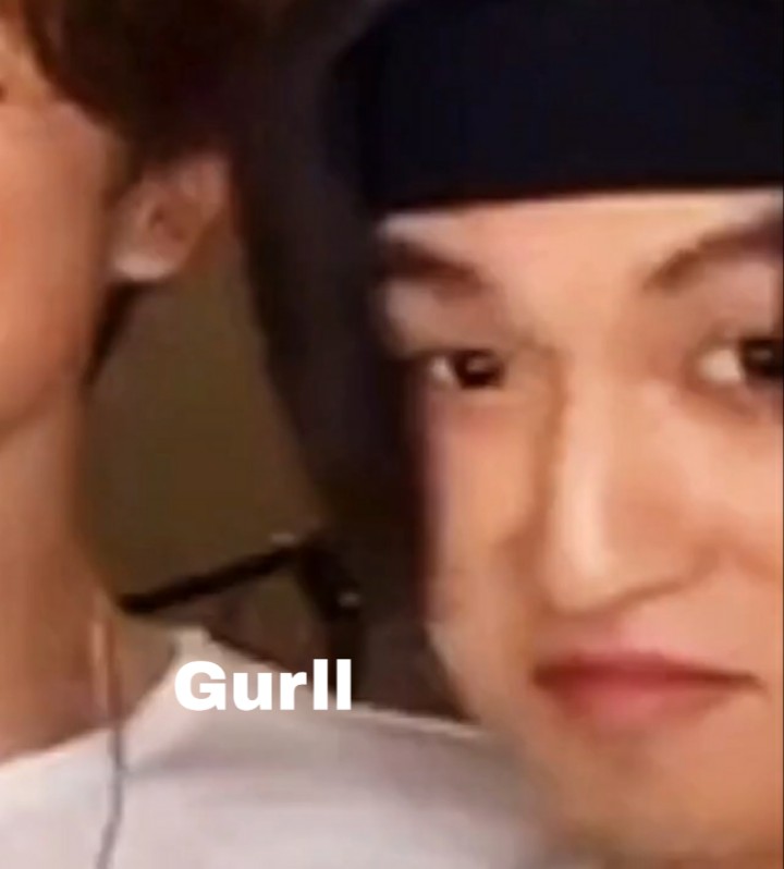 is_2z's tweet photo. The eye conversation you have with your friend
.
.
.
Credits to @2Zedits for the zoomed in pictures of jiseob
#2z #2zband #2zjiseob #2zmeme https://t.co/pOqN4HmtxX