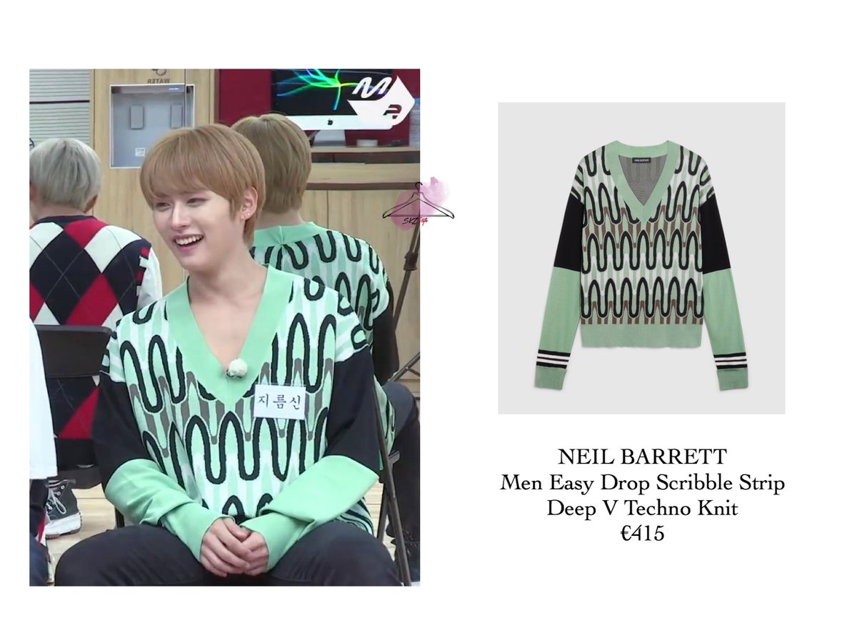 SKZ_Style's tweet photo. [200701] LEE KNOW on Finding SKZ

Top :
NEIL BARRETT
Men Easy Drop Scribble Strip Deep V Techno Knit
€415

#LEEKNOW #리노 #스트레이키즈 #STRAYKIDS https://t.co/XtEtaGEa5e