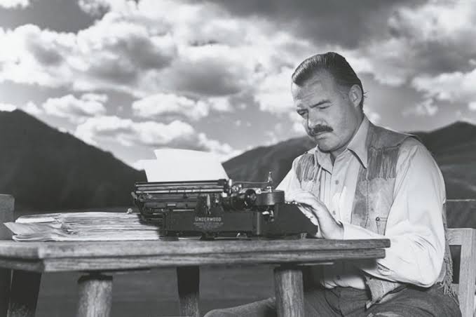LetrasBreves's tweet photo. "Ninguna persona es una isla; la muerte de cualquiera me afecta, porque me encuentro unido a toda la humanidad; por eso, nunca preguntes por quién doblan las campanas; doblan por ti".

Ernest Hemingway. 

A 59 años de su partida. https://t.co/RqTFN4Q7rN