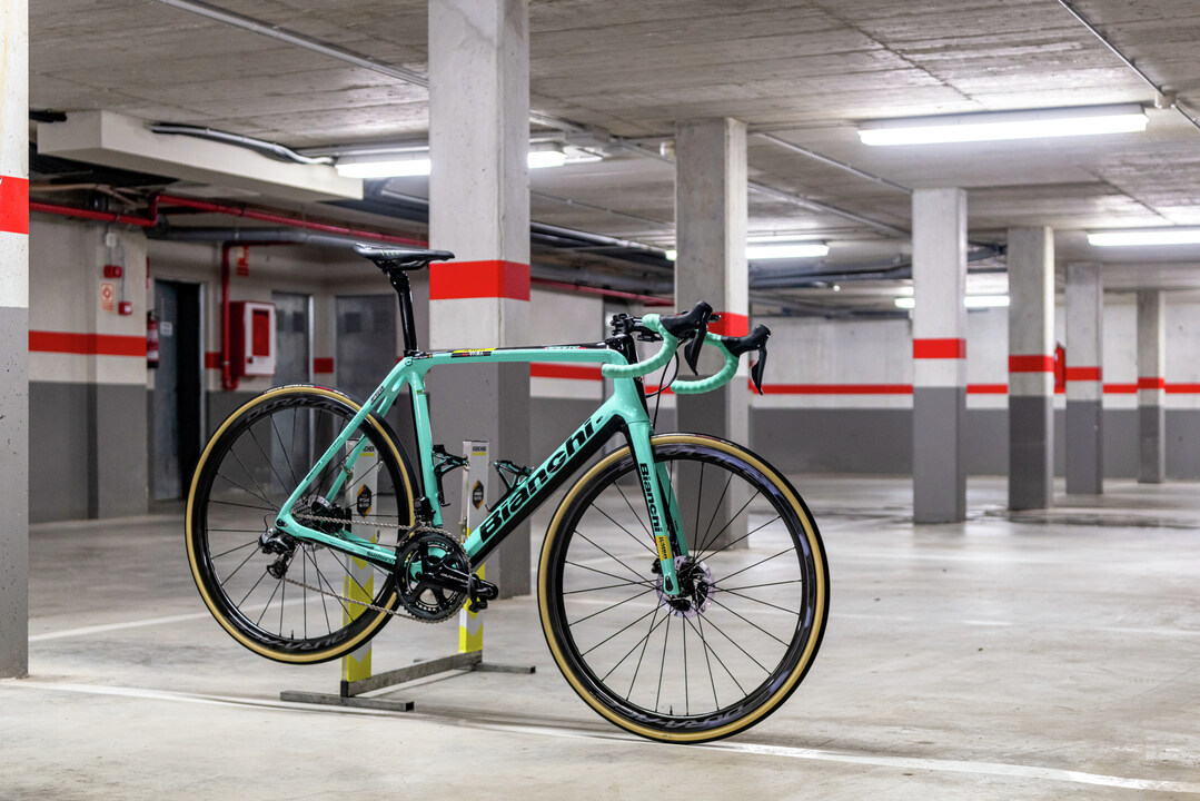 No distance can compromise the comfort of the #InfinitoCV. 

Discover more: vitesse.link/infinitocv

📸 @olafpix 

#Bianchi #RideBianchi #BianchiBicycles