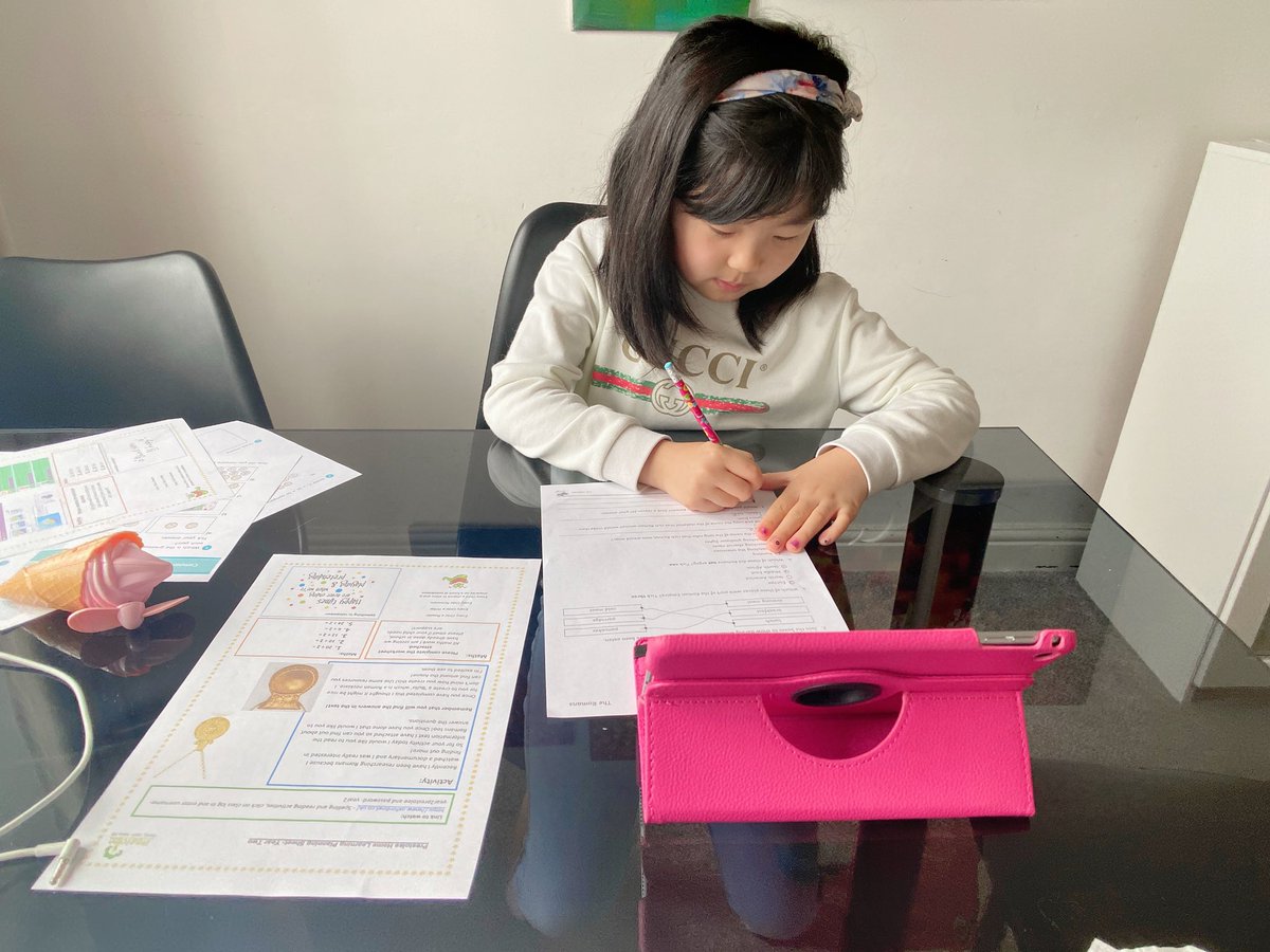 AprilandAlfred's tweet photo. April learned Roman today, and she use a measure tape made a Bulla.🤪@prestolee_1911 https://t.co/BjudUPOwoL