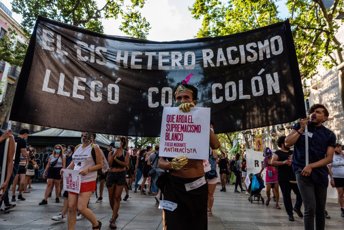 MICCatalunya's tweet photo. Colons etnocides castellanoparlants a ca nostra fent demostració de cretinisme. Com si jo anés a reclamar davant qualsevol vestigi de la puta colonització etnocida Roma envers els meus avantpassats ibers. https://t.co/HGDoUGJqvH