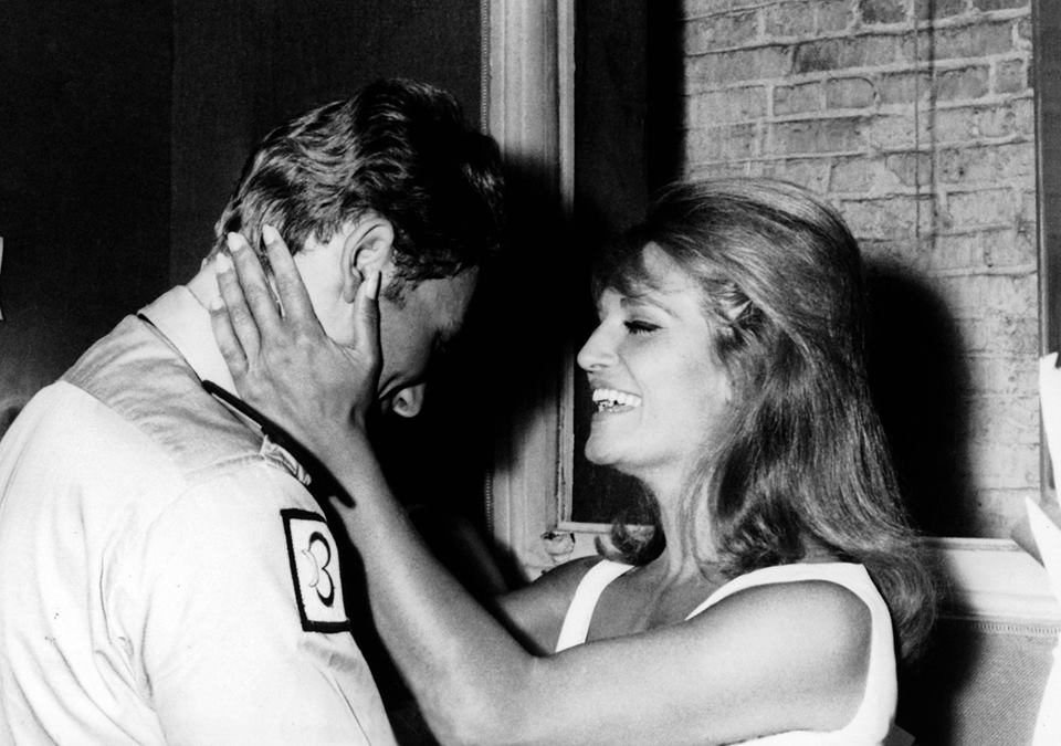 Dalida_forever's tweet photo. Le 14 mars 1960, Johnny Hallyday s'inspire de la grande vedette #Dalida et lui reprend son grand succès "T'aimer follement" en tête des #hitparades, qu'il enregistre pour son premier 45 tours et qui deviendra, une fois encore un succès.
#johnnyhallyday
https://t.co/slr4hR9Jzi https://t.co/p7GzBIMmHT