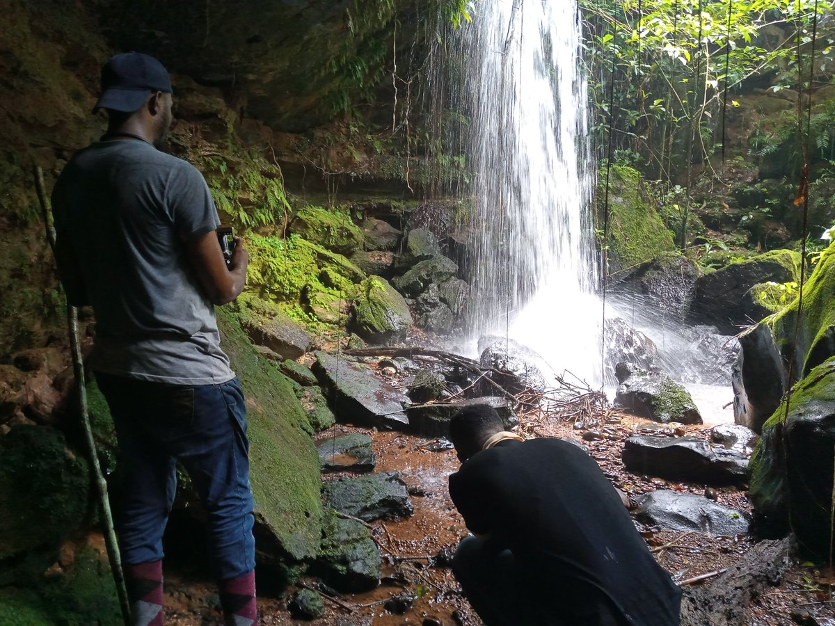 oyibo_ugbo's tweet photo. Here we are at the upper ogbaNgwu Fall. #chasingwaterfall #discovermybackyard #discoveryourbackyard #exploreEnugu #ExploreAwgu https://t.co/4F8NO9Mjua
