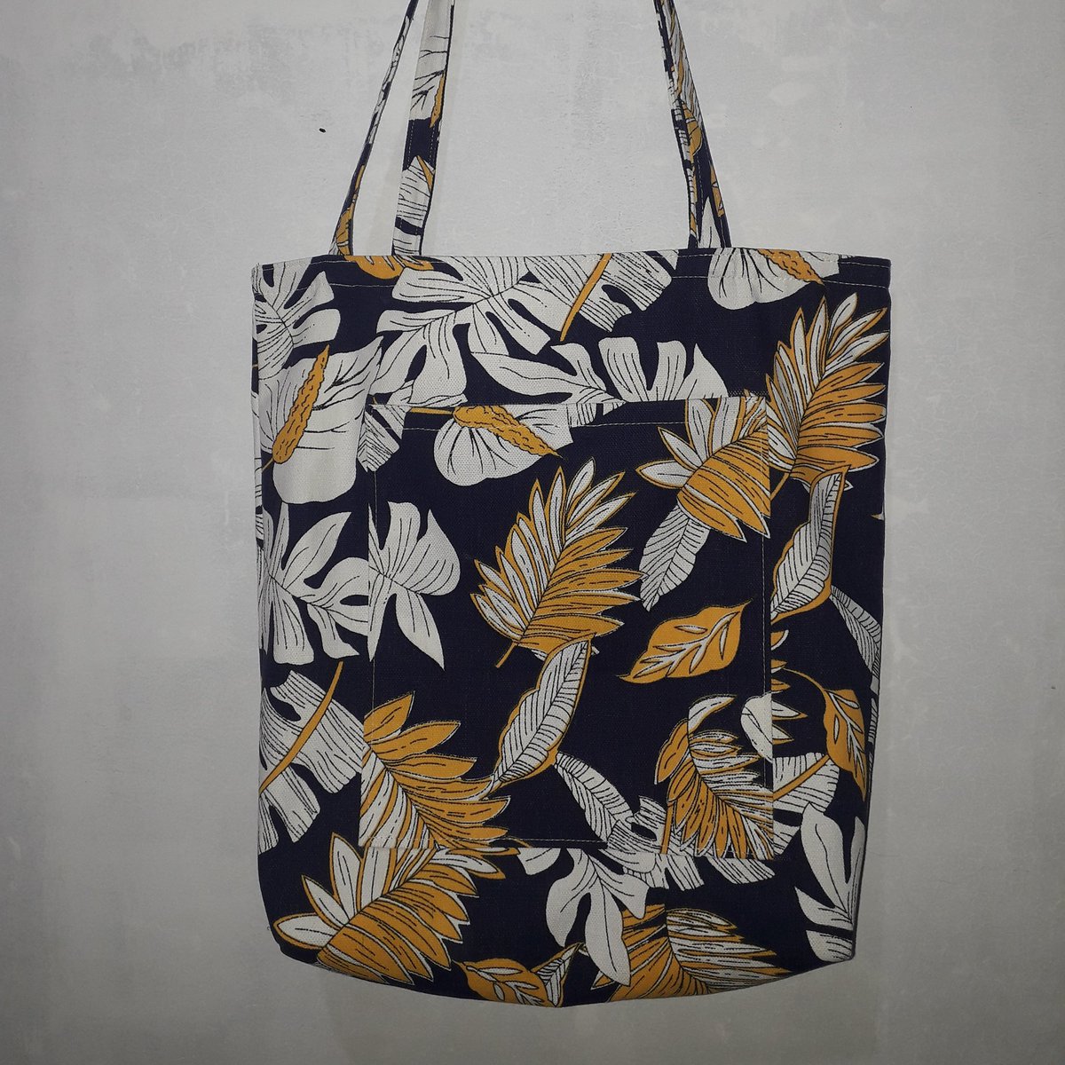 tote_89's tweet photo. Bahan kanvas premium 
Ukuran 34 × 42 
 Pake sleting Ykk 
Pake furing falam 
Ada kantong dalam 
PRICE 60 K  ( termasuk ongkir ) 
Kualitas bagus , jahitan rapih 
0821 2203 8751 https://t.co/jJ6NkeNAjO