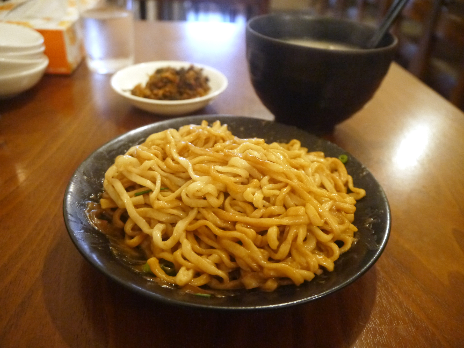 80c ハオチー 中華料理がわかるwebメディア 新小岩 一葉 中国麺館 のピーナッツ風まぜそば 拌麺 住所 東京都江戸川区松島3 13 4 和えているときからピーナッツの香りが漂ってくるくらい ピーナッツの味が濃厚 福建人オーナーシェフ曰く 日本人客
