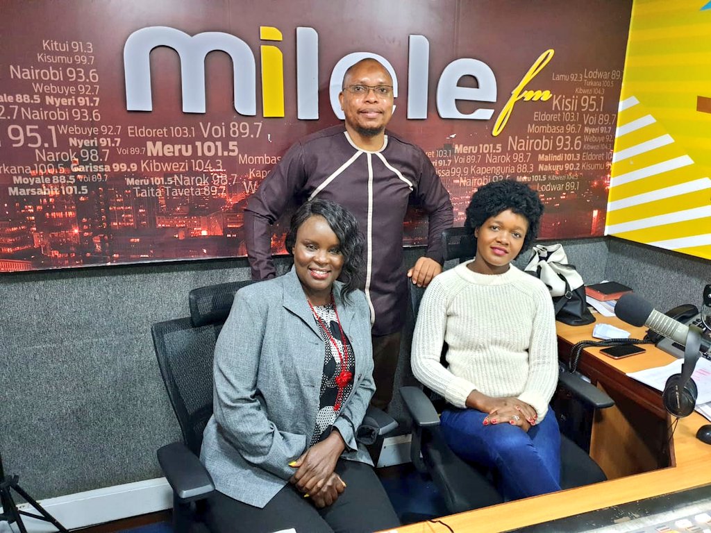 Milele_FM's tweet image. #Kazimpango #Sebuleni Studioni tukonaye mshauri wetu Bi Purity Kinyua tukizungumzia vile mitandao ya kijamii(Facebook ,twitter,instagram ) imesambaratisha  ndoa.... Je unathani mitandao imevunja ndoa nyingi? @MmboneMercy1 @KakaZema @marryanne26 @cleophasoluoch