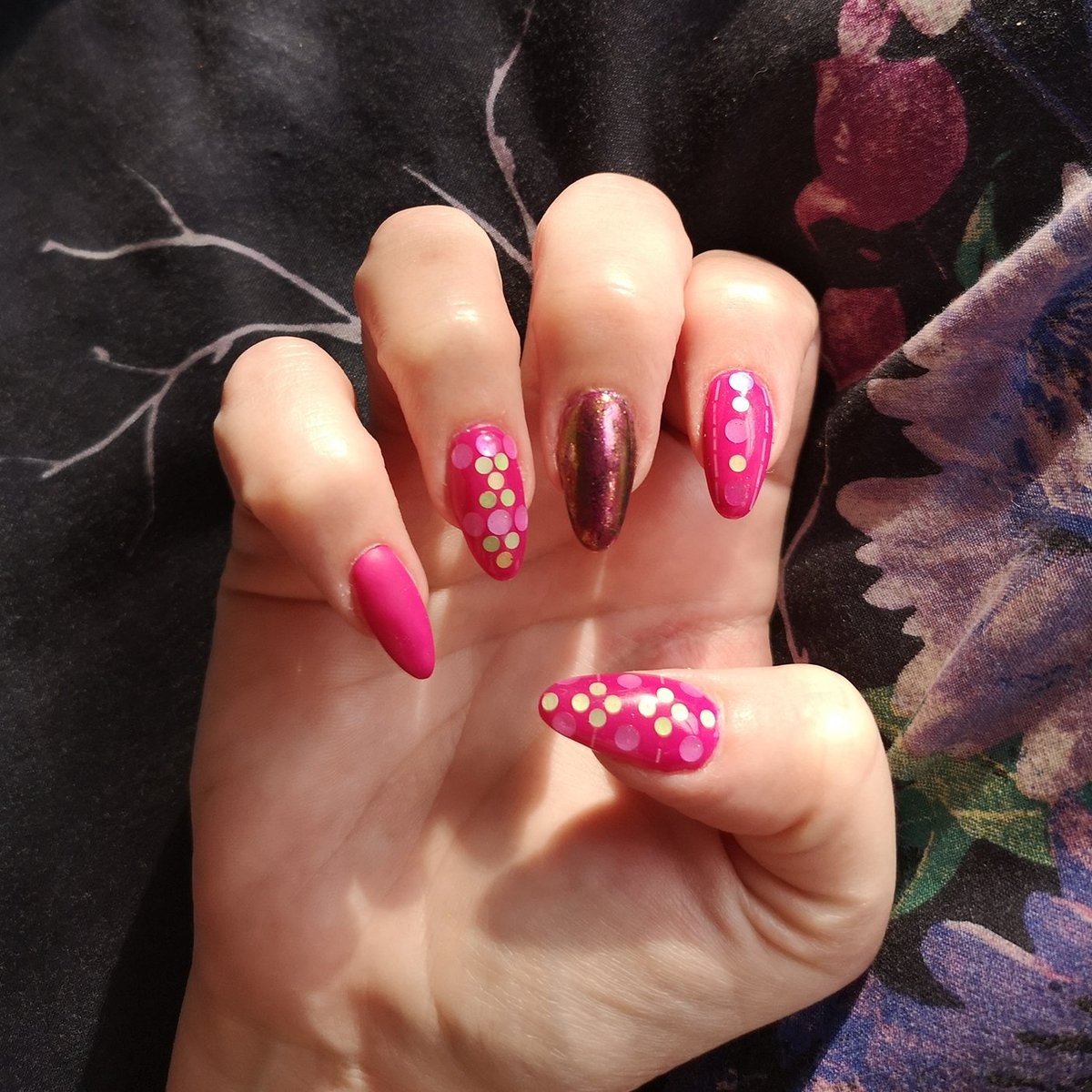 XxroseV's tweet photo. #nailart #nailtech #nailartist https://t.co/1LoI5nVEKo