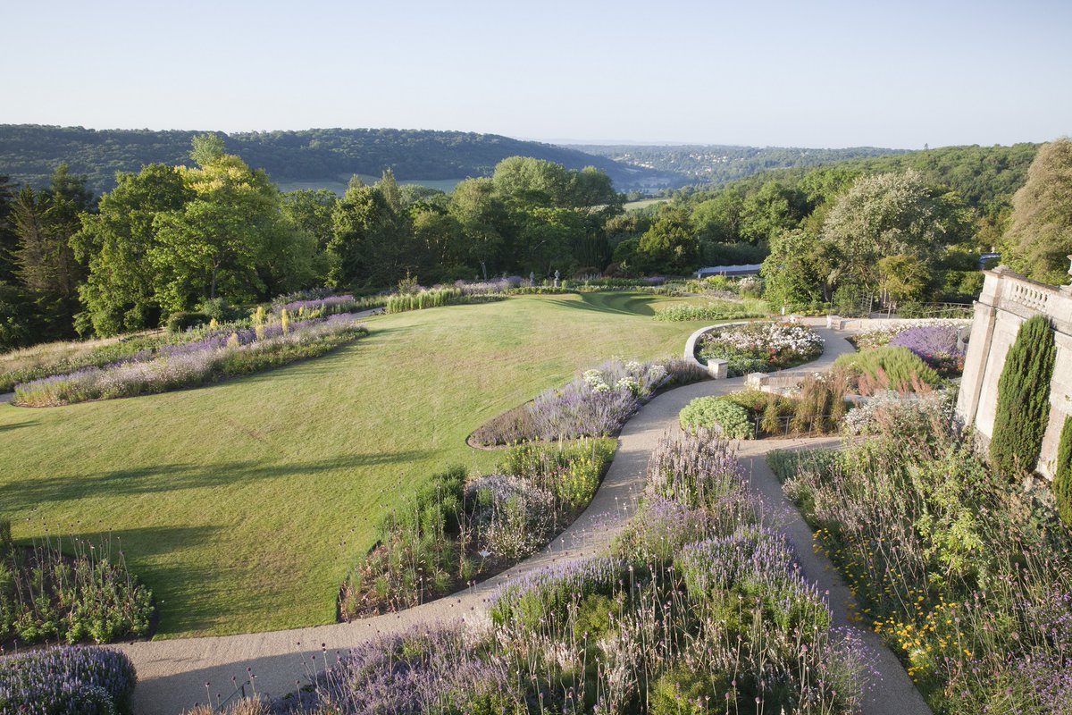The @Americanmuseum beckons you on a journey of discovery: no passport required! Celebrate a new Independence Day in the city’s newest gardens and go Hollywood glam in the exhibition 'Night &amp; Day: 1930s Fashion and Photographs' ✨ americanmuseum.org Image: R. Bernstein