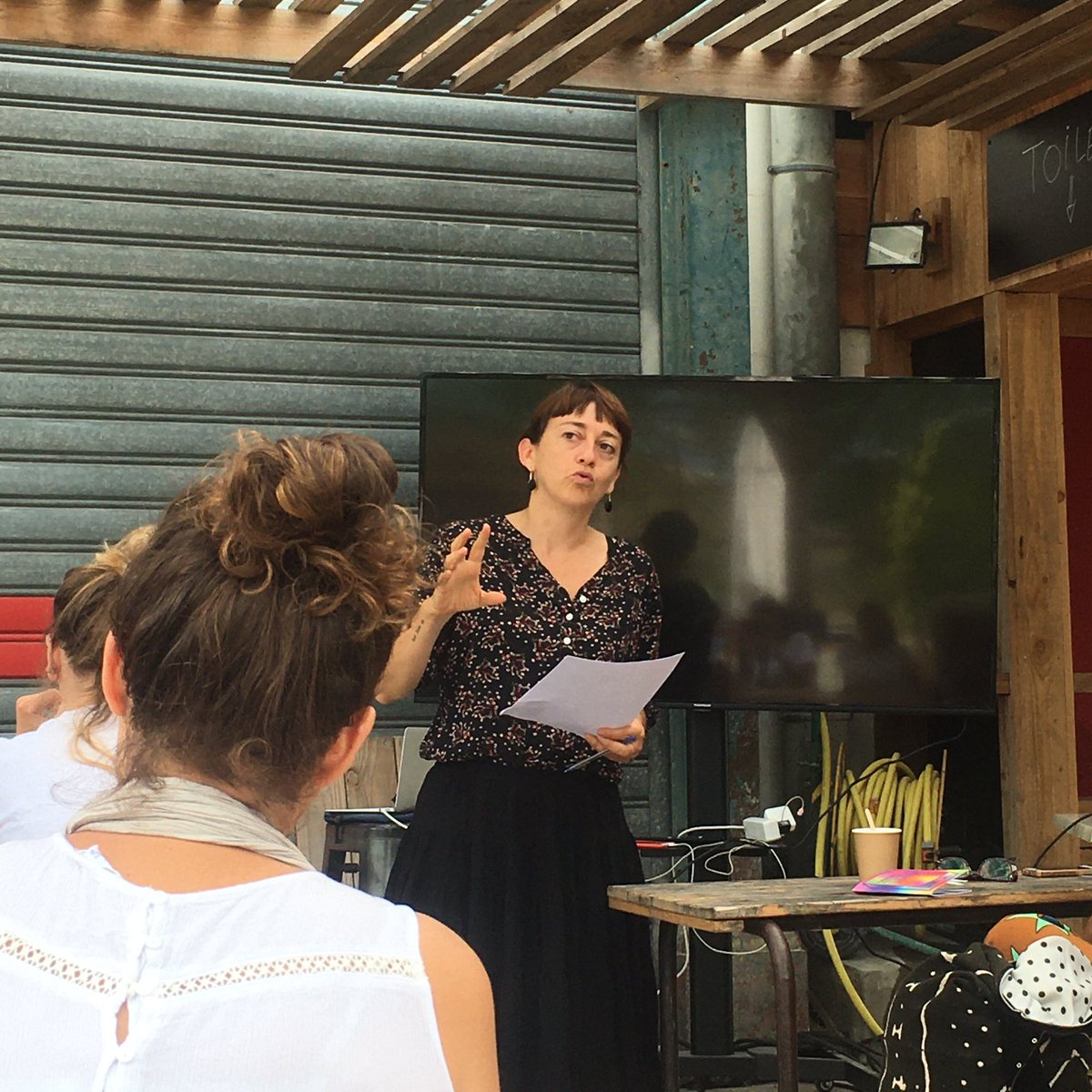 illusionmacadam's tweet photo. Comment gérer le télétravail ? Faut-il se mettre en danger pour livrer à temps ? Quelles limites poser ? Des questions qui reviennent souvent !
Avec @SophieBroyer à la halle @tropismeMtp
#fruhstucklab @tropismeMtp @illusionmacadam @Anact_ @AractOccitanie #QVT https://t.co/ebAhHf7i3W