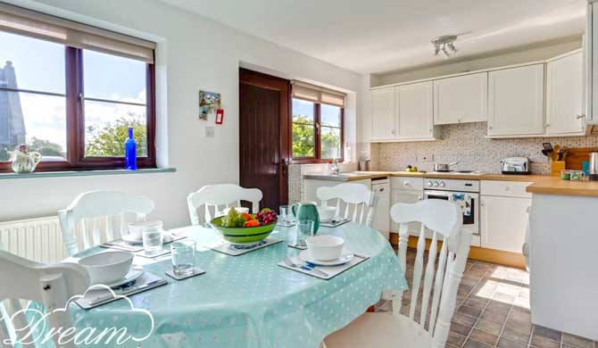 Sea Views West Bexington, #WestBexington 🇬🇧

hostelman.com/places/united-…

Sleeps 5, from £76 per night … More #cottages &amp; #holidayhomes on #Hostelman at hostelman.com

#cottage #holidayhome #travel #traveling #travelling #vacation #vacations #hostelmansworld #getyourguide