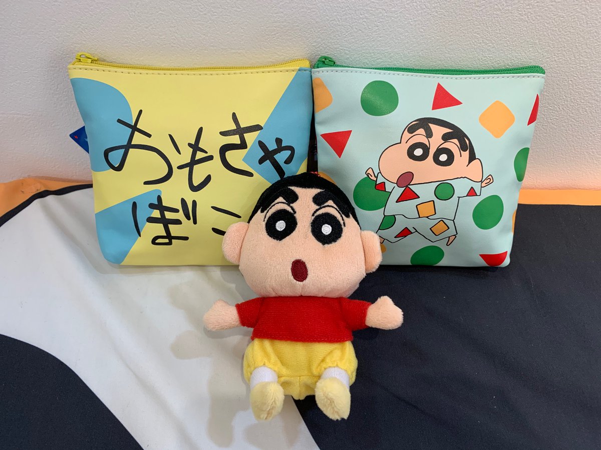 公式 クレヨンしんちゃんオフィシャルショップ アクションデパート札幌店 pa twitter かわいい新商品の紹介です しんちゃんのおもちゃばことパジャマ柄が ティッシュポーチになっています ティッシュのほかに小物も入れられちゃいます 両面ともとっても