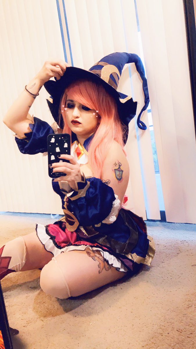vampcakecos's tweet photo. Bewitching Miss Fortune 
Don’t forget to because a fan https://t.co/7v31sjL5ys https://t.co/ZOeJeWNz5w