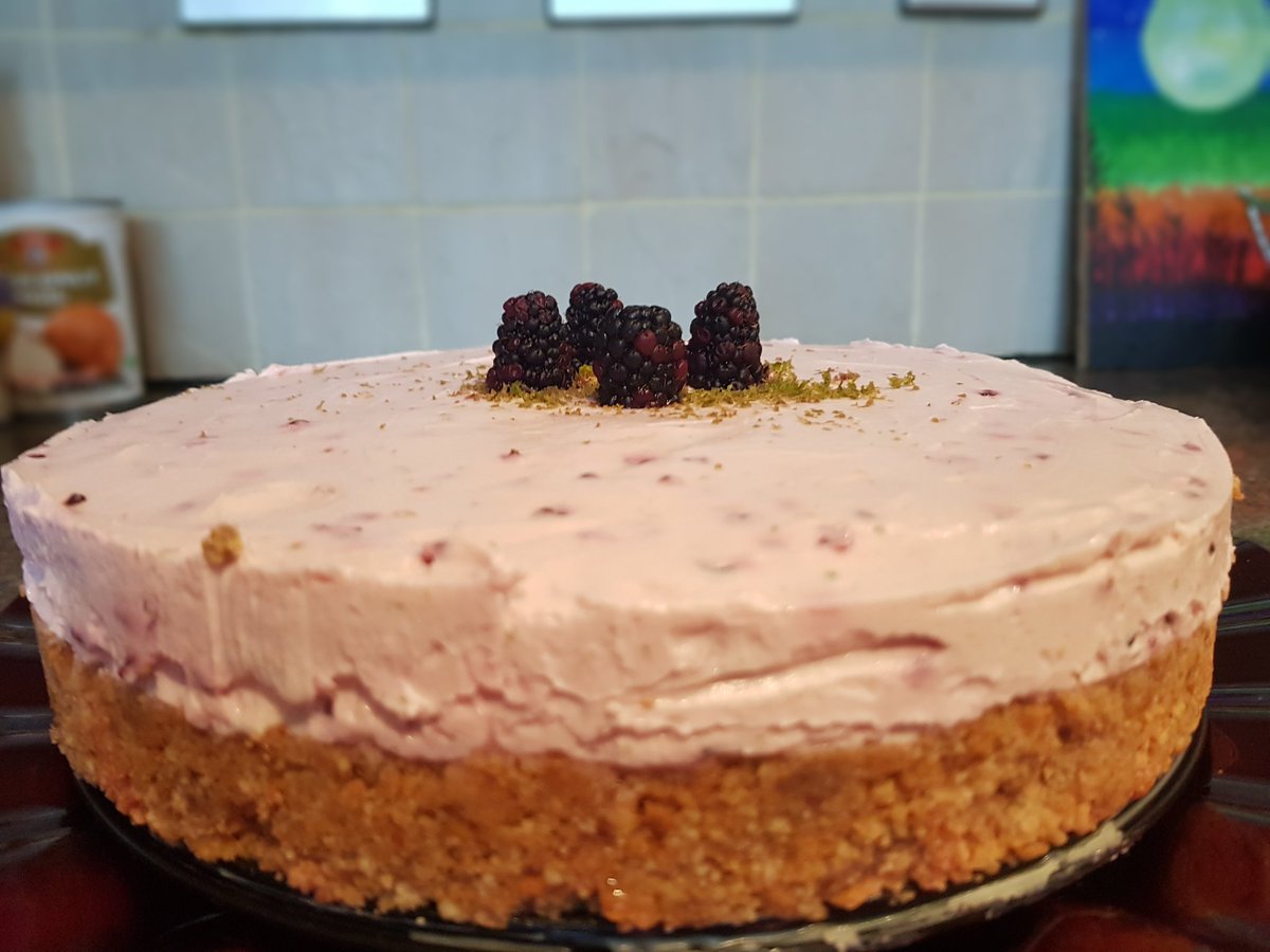 weebabesmum's tweet photo. Blackberry & lime cheesecake, banana muffins & banana flapjacks yesterday, love a wee baking day to help clear my mind #baking #cheesecake #yummy #delicious #bakeoff #LockdownLife #lockdown2020 #loveahashtag #muststopeating https://t.co/CJ9c9H2Jw5