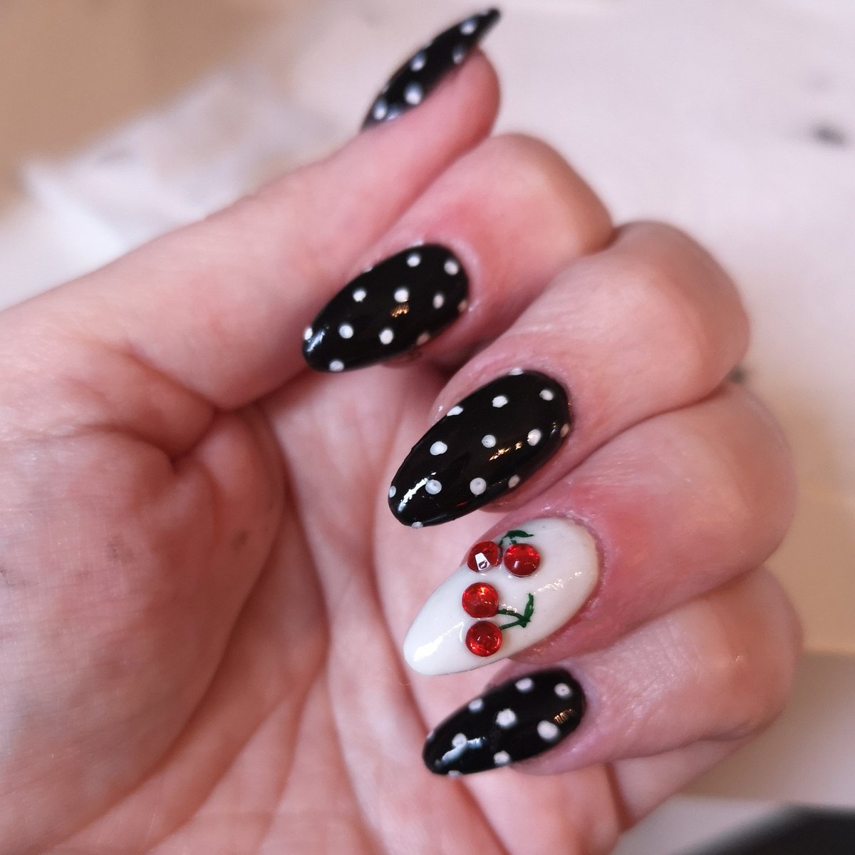 XxroseV's tweet photo. #vintagenails #nailart #nailtech https://t.co/D1FYhhAcD6