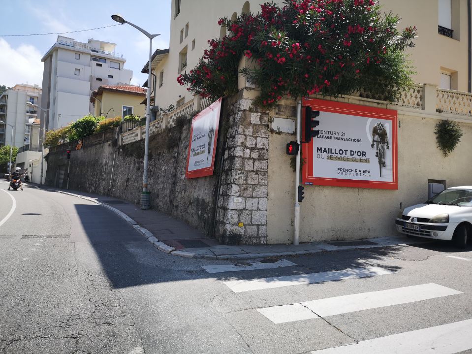 [𝗖𝗮𝗺𝗽𝗮𝗴𝗻𝗲 𝗖𝗲𝗻𝘁𝘂𝗿𝘆𝟮𝟭] 

⚫️ Découvrez la nouvelle campagne d'affichage de <a href="/Century21Lafage/">Century 21 Lafage Transactions 🏠</a> !
 Dites-nous en commentaire à quel endroit vous les avez aperçues ! 😏  

#campagneaffichage #Century21 #agenceimmobiliere #Nice06 #frenchriviera #found