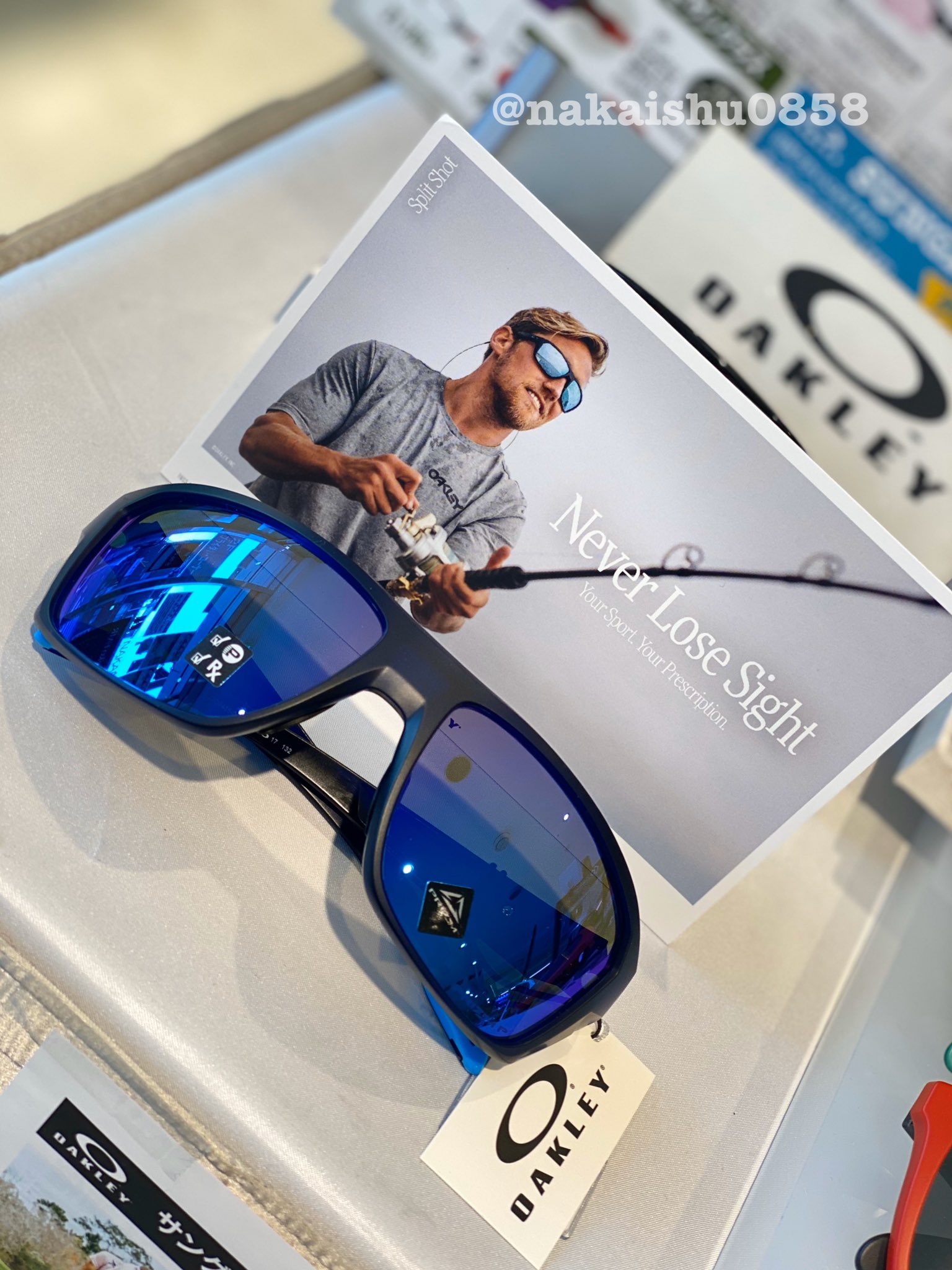 ট ইট র 株 中井脩 倉吉店 Oakley Split Shot Oo9416 0664 34 600 税 レンズカラーはプリズムディープウォーターポラ ギラつきを抑えるだけで無く 優れた鮮明度と解像度を備える 強すぎる海の色を抑え魚とラインが確認しやすいように調整 オークリー
