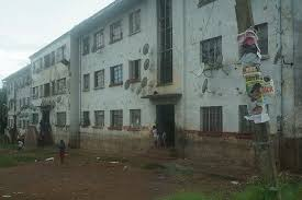Twinsis50497431's tweet photo. HE the President @edmnangagwa's govt has embarked on a massive project to refurbish old houses and flats. It has taken the position that by 2030 there will be no space for settlements like Mbare, Makokoba, McGregor and Sakubva. https://t.co/I7vuwhfUaC