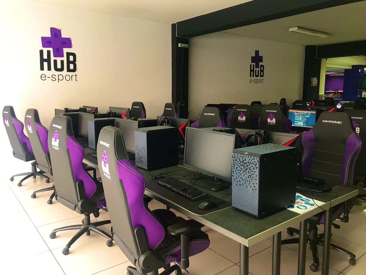 ZoulyZoo's tweet image. Bon, Rencontre et découverte de la salle @HubAlbi . C’est un truc de dingo je les aimes déjà 💜

Mega investis, passionnés et tellement équipés !! 

Ça sent les #EvenementsCaritatifs en mode boot camp LES KHEYS😏😏 @Bungie_FR 

De toutes façons go y jouer et streamer déjà 😏