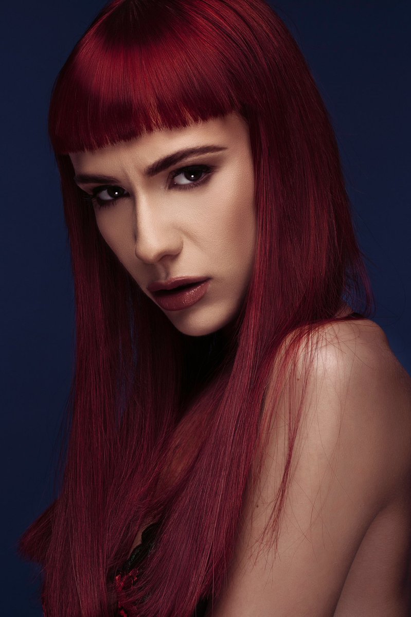 GeorgieRiot's tweet image. My two moods