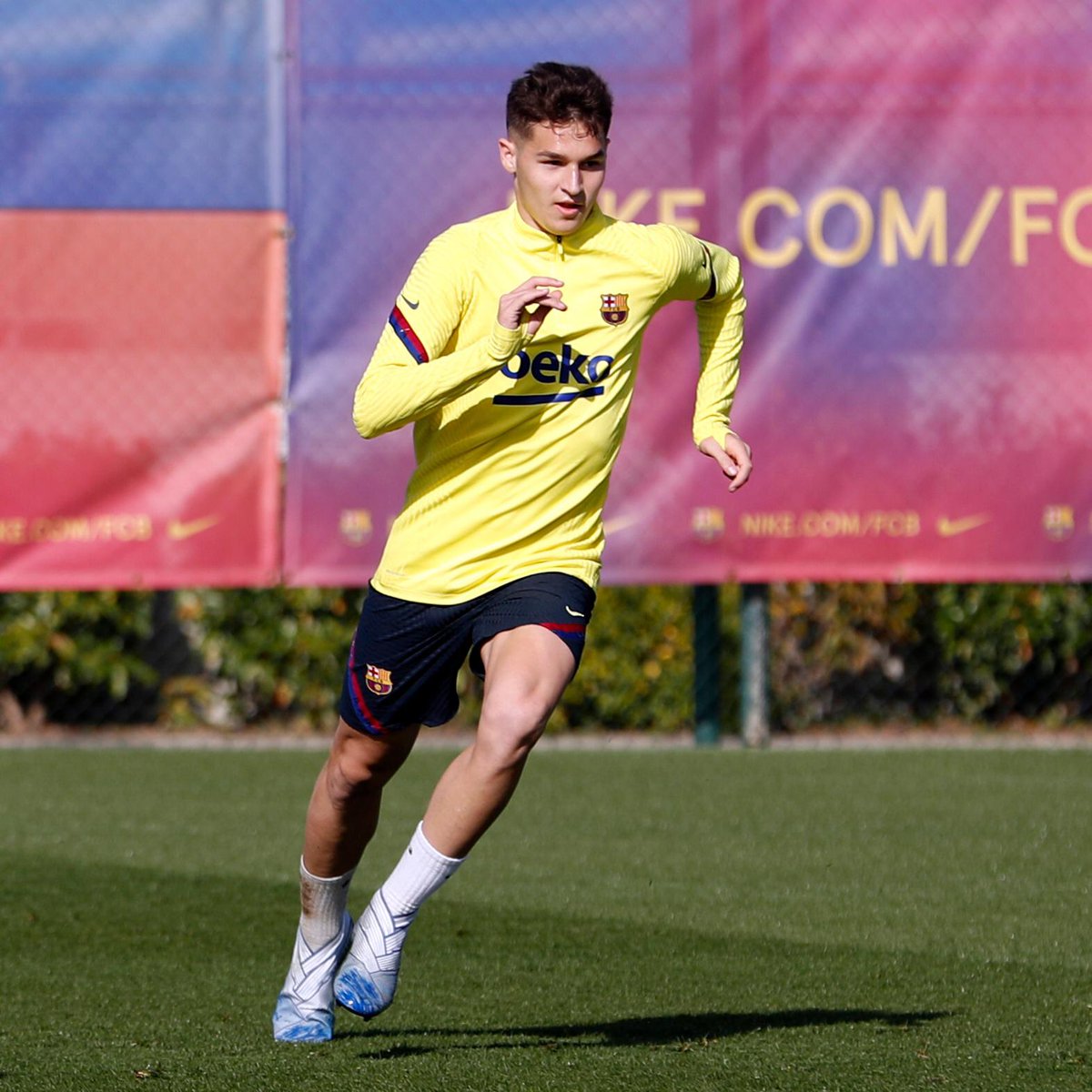🎉🎊🎁🎈 Happy birthday Mika! Enjoy this day!
🎉🎊🎁🎈 Moltes felicitats Mika! Gaudeix d’aquest dia!
🎉🎊🎁🎈 ¡Muchas felicidades Mika! ¡Disfruta de este día!
#BarçaB50💙❤️ https://t.co/vKJhUsbypH