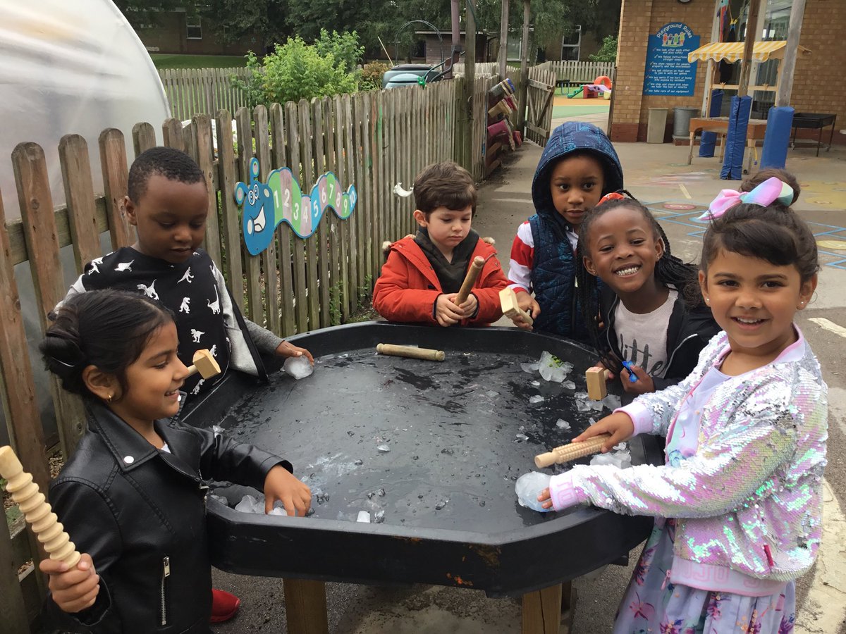StMaryStBen's tweet photo. We have been breaking ice to see which mini beasts we can find! 🧊🕷🐛🦋🐞 #exploring #breaktheice #thewonderofscience https://t.co/afXluDVtYR