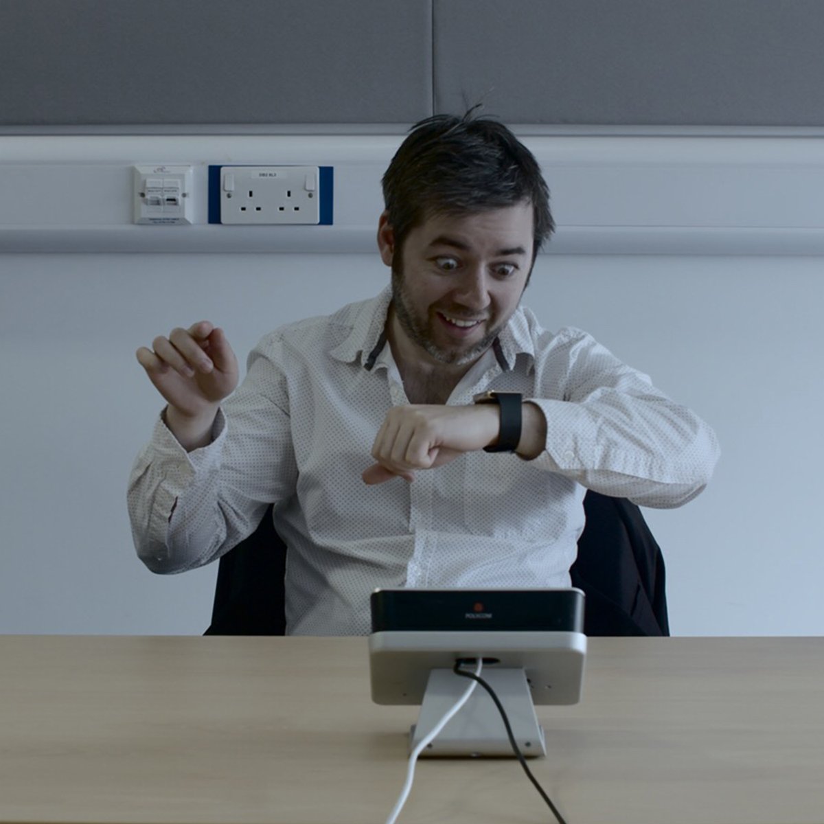 RealRobLea's tweet image. #PING!
That's the sound of watch or smart phone telling you my new single is out on all streaming platforms from tomorrow!!

So set those reminders people!

#Midnight TONIGHT - or if you're sensible, 7/8am....

#NewMusic #TheseAreTheTimes