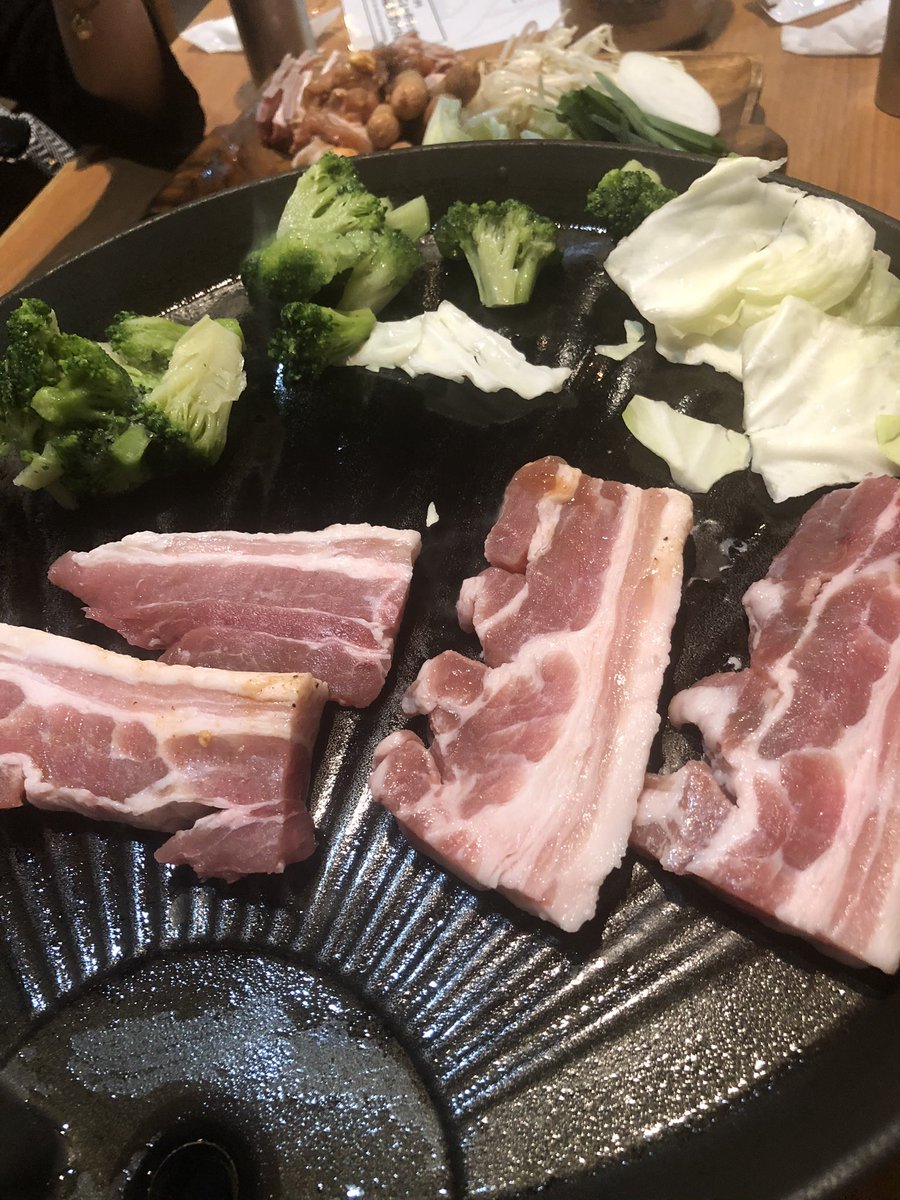 REONA629's tweet photo. 肉🍖🍖🍖🍖🍖会
誰だブロッコリー🥦乗せたのは💢 https://t.co/pBvNm2fKo8