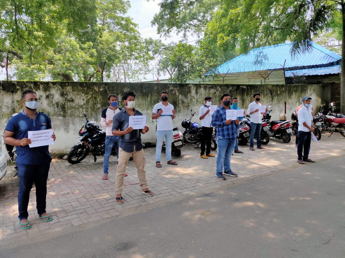 AnshumanHota3's tweet photo. Is it a exam or it is a trial or error method..??
Is future of student is a playing kit for bput...??
I stand for cancelation of AI technology examination..!!
#protest_againsts_BPUT
@otvnews 
@ZeeOdisha 
@Kalingatv 
@kanak_news 
@bput_official
@NandighoshaTV 
@CMO_Odisha https://t.co/VGU0LtyO2N