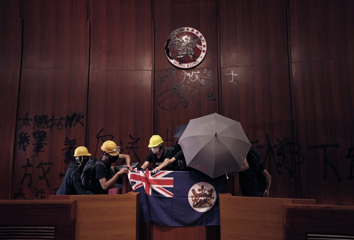 Through these protests the people of  #HongKong have turned to the flag of the Crown Colony as a symbol of defiance, and a plea for protection.It seems to me that the clear response would be to re-establish the concept of British Protectorates.