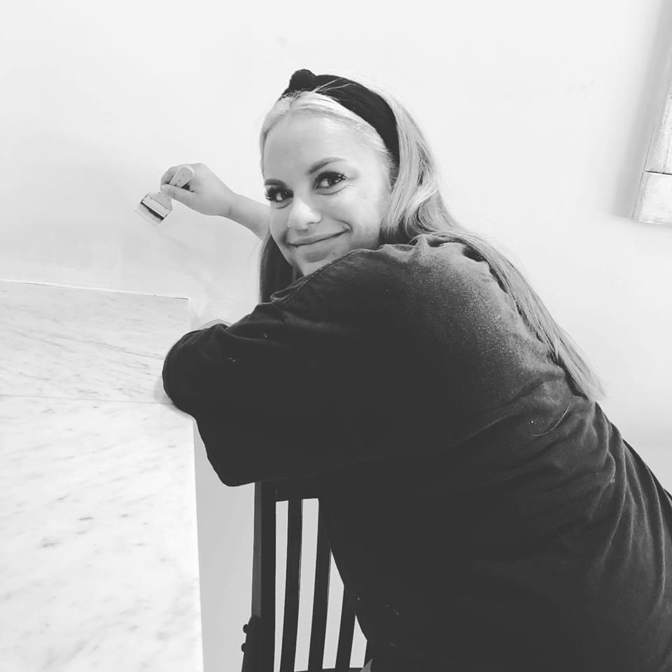 The lovely Robyn helping freshen up the restaurant.
#oneofchapmansgirls