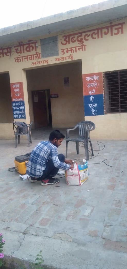 sarbandra_yadav's tweet photo. My Team Succesfully Done FTTH Connection in Police Chowki Of Gp #Abdullganj In Block #Ujhani District #Budaun now services are start here
#CSCseGRAMSWARAJ
#Cscwifichaupal
#Powerofcsc
#DigitalIndia
#TeamBudaun
@CSCegov_ @CSCUttarPradesh
@wifichoupal
@abhi481
@dintya15 
@rsprasad https://t.co/j8VS8fAk3F