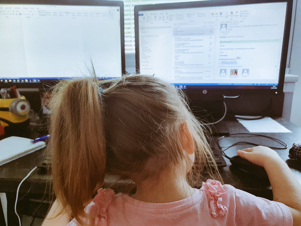 rachelandrews86's tweet photo. Working from home & looking after a 2 year old is hard work π€―
Greatful for the extra time with my daughter β€π‘π§π»
#workingfromhome #toddler #toddlerlife #Covid19UK #emails #telephone #callcenter #mumswhowork https://t.co/BsDpbxNYR7