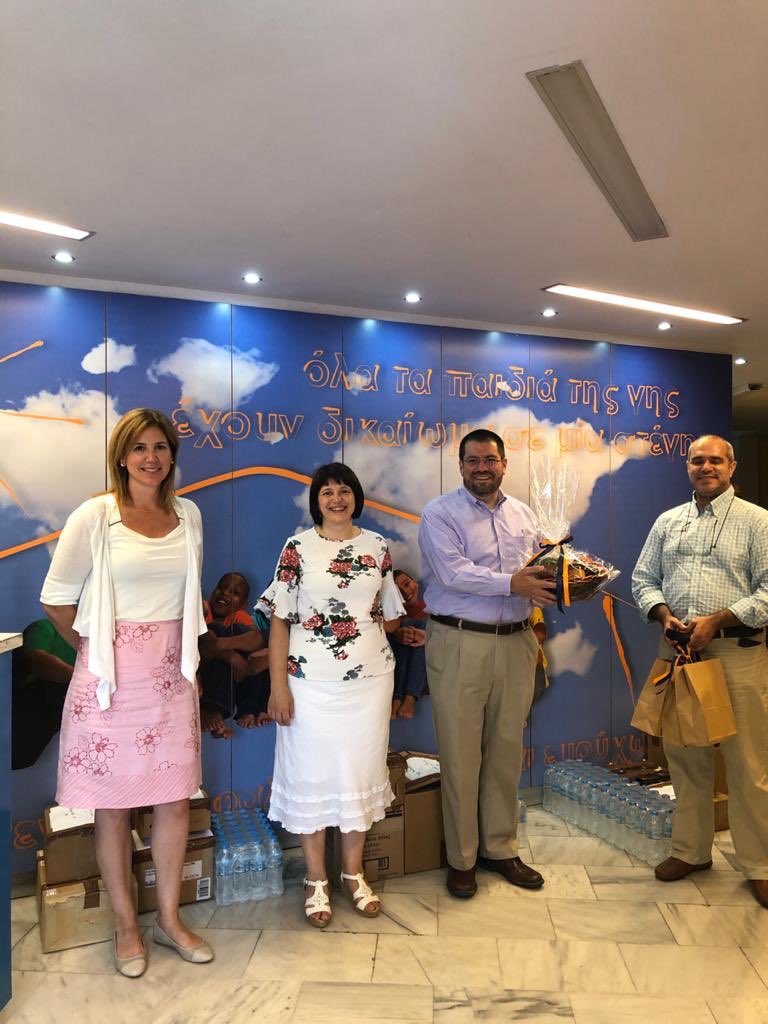 USEmbassyAthens's tweet photo. #DCMBurger talks to Father Antonios &amp; unloads meals at #ArkoftheWorld, an NGO dedicated to the protection of mothers and children: "This #July4thGreece, we are proud to donate meals to some of the most vulnerable populations. We stand by Greece through the pandemic and beyond." https://t.co/Jy6gd9qtIV