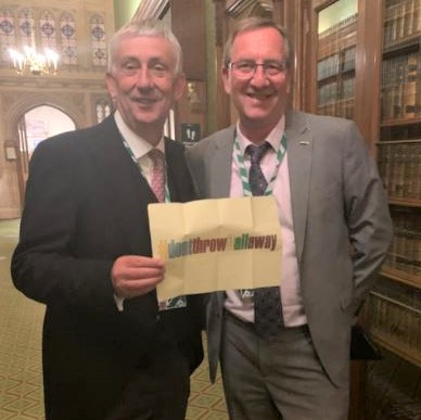 approachtoo's tweet photo. #dontthrowitallaway
Some drivers are creatures of bad habit
25% of littering drivers admit it's habit.
Message from the Ambassadors, please stop. 
Massive thank you to @LindsayHoyle_MP for supporting the campaign &amp; @PaulHowellMP for giving the Ambassadors a voice in Parliament. https://t.co/w6z6KljWO2