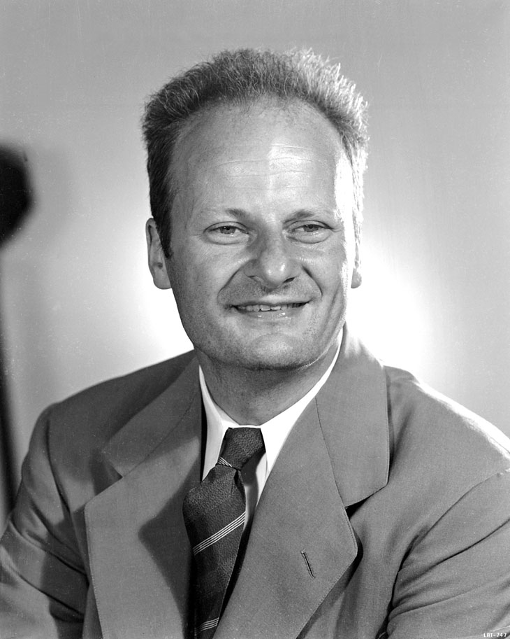NobelPrize's tweet photo. Today we remember nuclear physicist Hans Bethe, who was born #onthisday in 1906. 

In 1938, Hans Bethe proved that fusion produces the enormous energy emitted by stars. He proposed two different processes, both of which result in hydrogen nuclei fusing with helium nuclei. https://t.co/rwlaa558ol