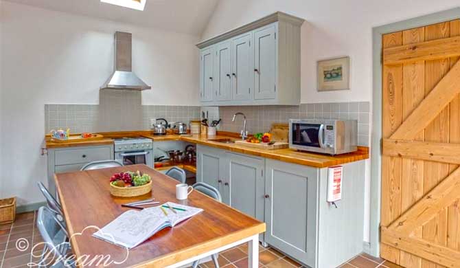 Stables Cottage in #LongBredy 🇬🇧

hostelman.com/places/united-…

Sleeps 4, from £54 per night … More #cottages &amp; #holidayhomes on #Hostelman at hostelman.com

#Dorset #cottage #holidayhome #travel #traveling #travelling #vacation #vacations #hostelmansworld #getyourguide
