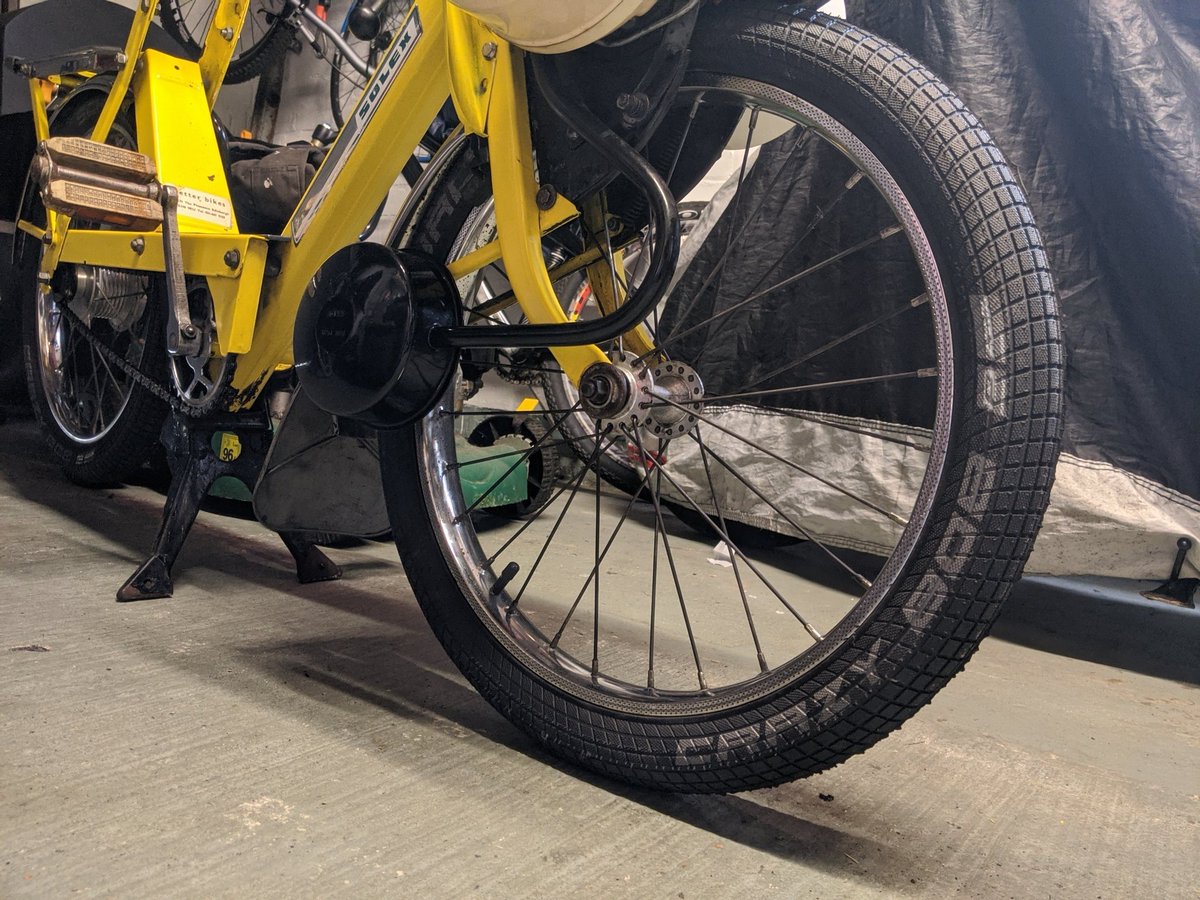 The VeloSolex is now road legal...tax exempt and 200mpg...top speed of 27 mph (downhill 😂)...
youtu.be/L6NTONLiCow