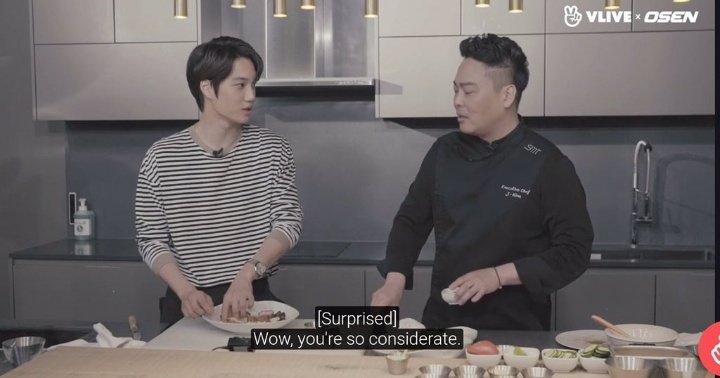 فبث الأكل حق نيني قرر انه بيقسم الأكل لقطع صغيره عشان يقدر يشاركه كله مع الستاف 