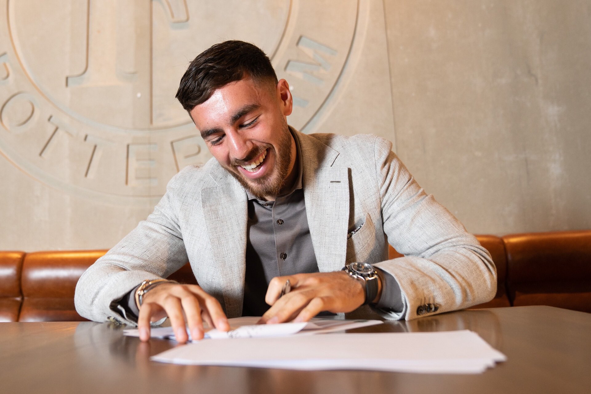 Eb6hNmeWoAEK1Bc?format=jpg&name=large