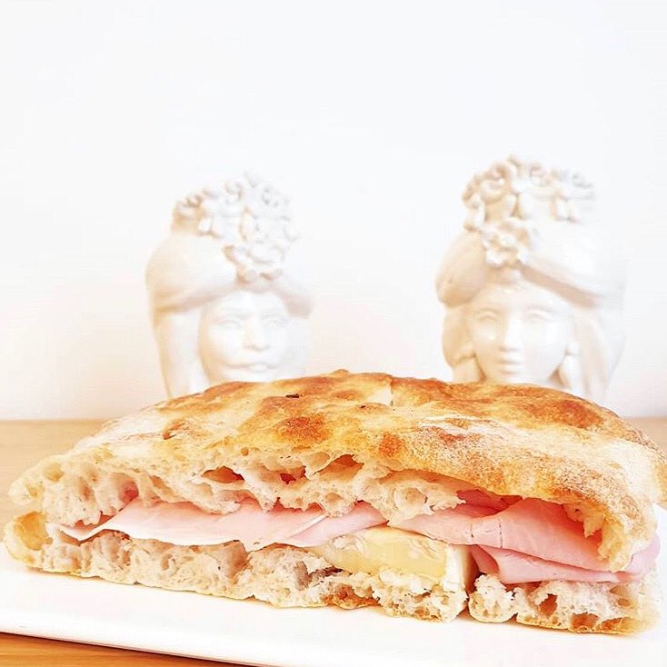 I PANINI DELLA RINASCITA 🙌🏻🥪
Il menu che unisce l’#Italia tra due fette di #pane!
Hai mai visto un #panino? È un ABBRACCIO...
Proprio come questo di #LaBaghet🍞

Vuoi essere dei nostri? Iscriviti alla Community e creai i tuoi Panini della Rinascita👇🏻

accademiapaninoitaliano.it/community.html