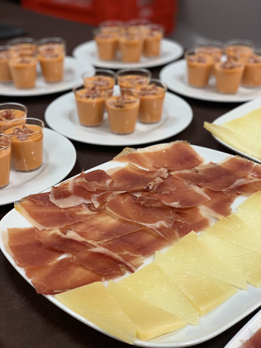Juanito_Bar's tweet photo. Celebra tu evento con nosotros!

Teléfono: 957520913
.
.
.
#CafeteríaJuanito #Gastronomía #Cabra #LaSubbética #AOVE #Córdoba #AceiteLegadoOrtegaPallarés #Eventos #Hosteleríaconcorazón #TemerecesCabra https://t.co/DHUHmmKPXo