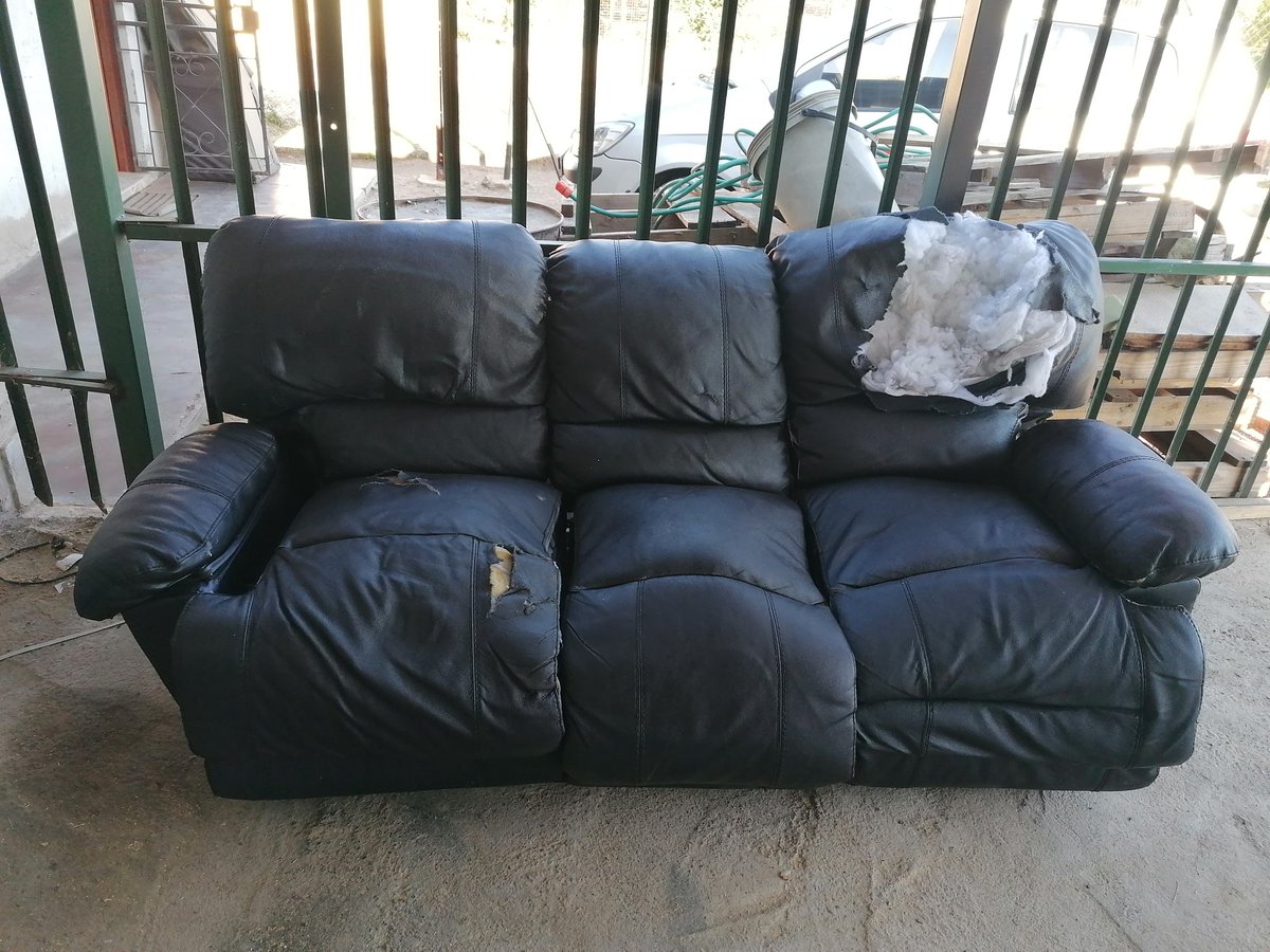 UpholsteryGreen's tweet photo. Before and after pictures of recliner couches. We will make you love your living room again.
Contact JACKIE for 078 5365 462.
Email Jackieharrydesigns@gmail.com.
#Djsbu https://t.co/p6dUamvtcf