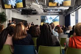 karimamellal's tweet photo. Mantes-la-jolie, Argenteuil, Grigny, Nancy, Maubeuge, Marseille, Toulouse, St-Etienne, La Réunion... Un vrai tour de France en perspective cette année pour nos ateliers d'éducation à l'esprit critique avec @Civic_Fab ➡️La créativité pour contrer les préjugés et l'intolérance😀 https://t.co/Jkdot5RUgM