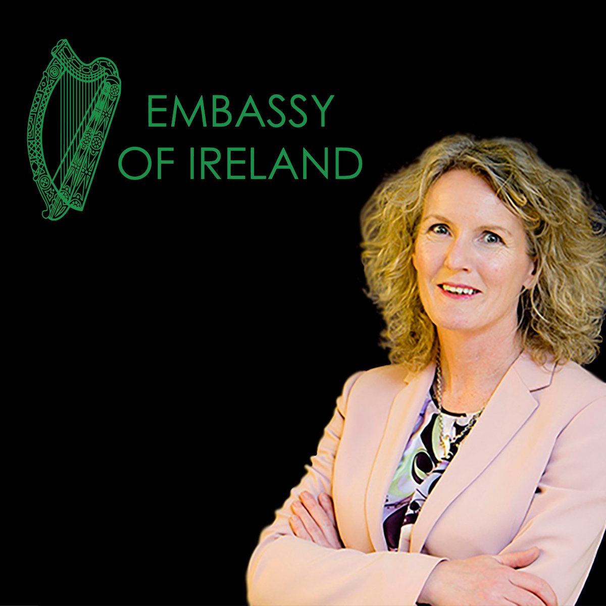 Hoy recibimos con GRAN ilusión a la embajadora de Irlanda en España, Síle Maguire, en la excavación que se está llevando a cabo en Valladolid para localizar los restos de Red Hugh O'Donnell. ¡Es un placer tenerte en nuestra ciudad! 🇮🇪🇪🇸