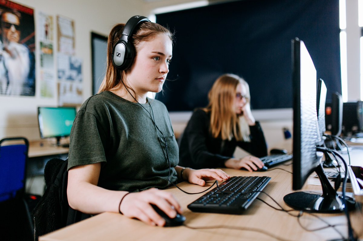 WilberforceSFC's tweet photo. WE LEAD WITH DIGITAL SKILLS: We’re thrilled to gain @educationgovuk Edtech Demonstrator status! We can't wait to showcase some exciting projects over the next 12 months and support teaching and learning by sharing best practice. Read more here - https://t.co/1khsMY2L2o https://t.co/Lj5MJEwjOT