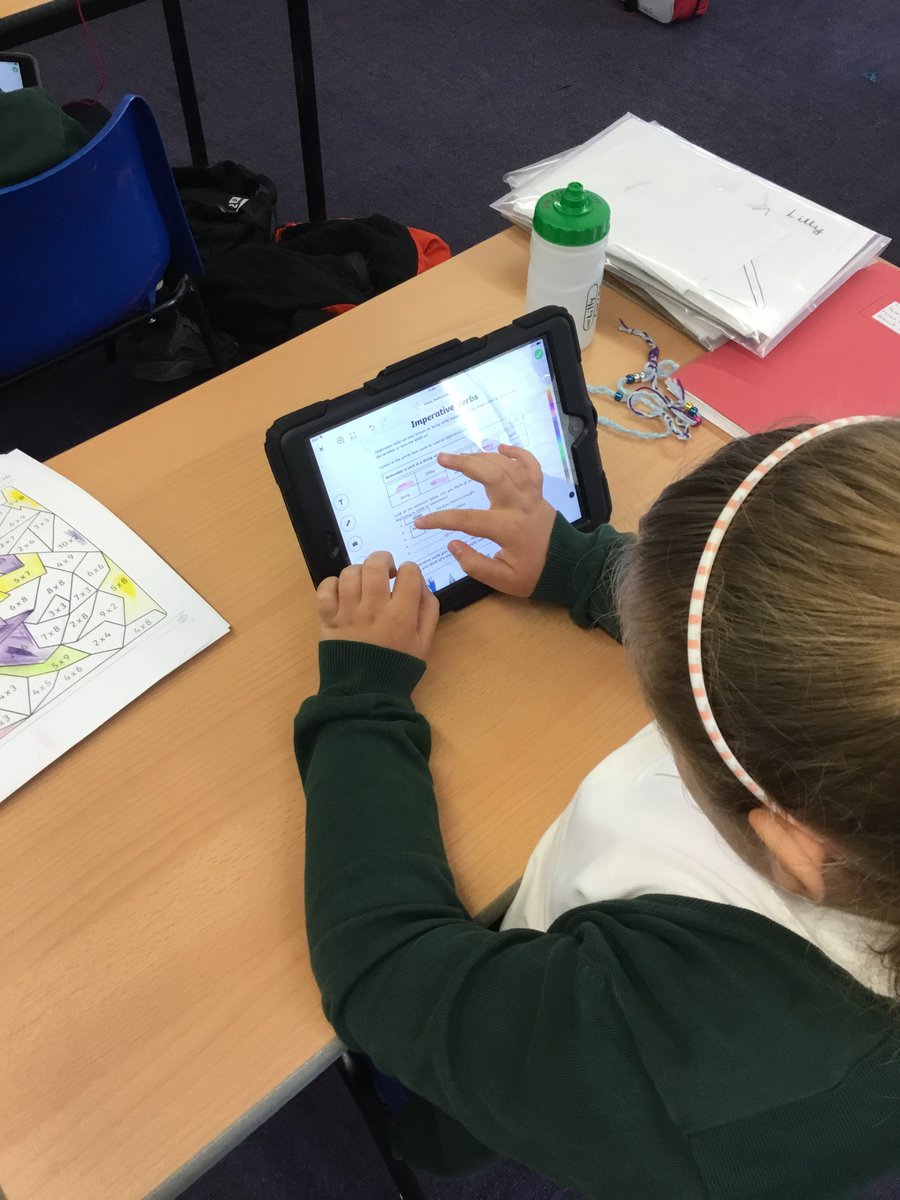BaderPrimary's tweet photo. Gold Bubble have completed their first activity on the app seesaw. They successfully logged in and completed a task about imperative verbs. #savingpaper https://t.co/XQ0zNyxhYZ